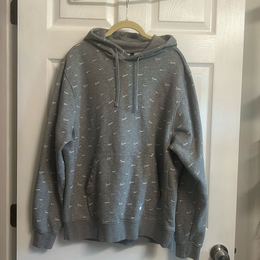 Men’s Nike hoodie size medium